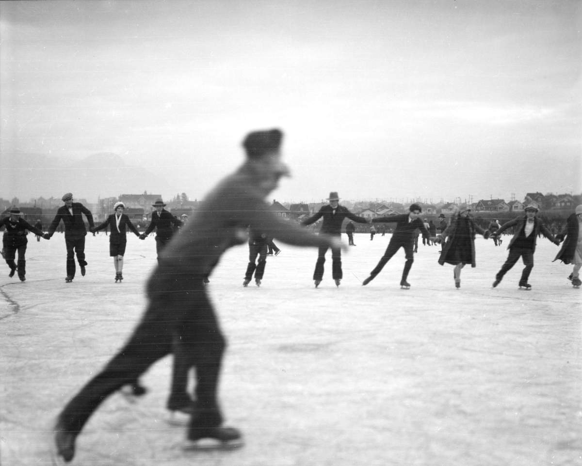 Skating on Trout Lake. Crica 1929.