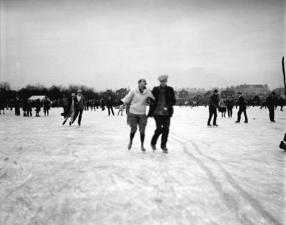 Skating on Trout Lake. Crica 1929.
