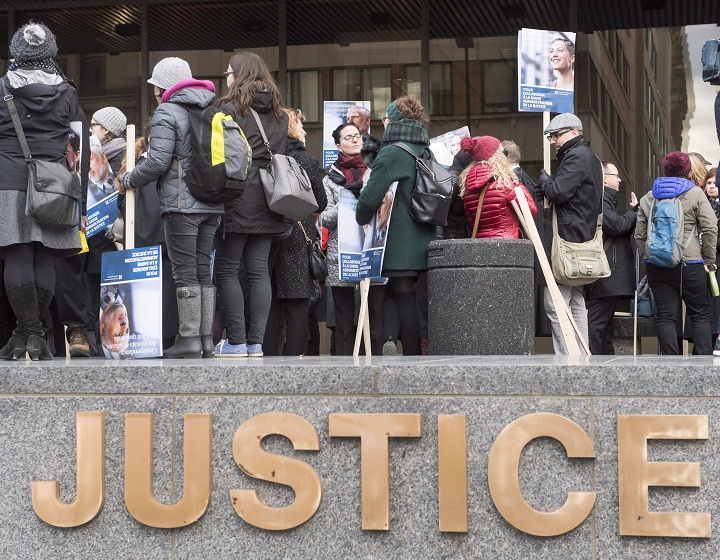 Quebec government lawyers and notaries form a picket line at the courthouse Monday, October 24, 2016 in Montreal. The union representing the lawyers is hoping Pierre Moreau will consider its counter-proposal before making good on a threat to table back-to-work legislation. Sunday, Feb. 26, 2017.