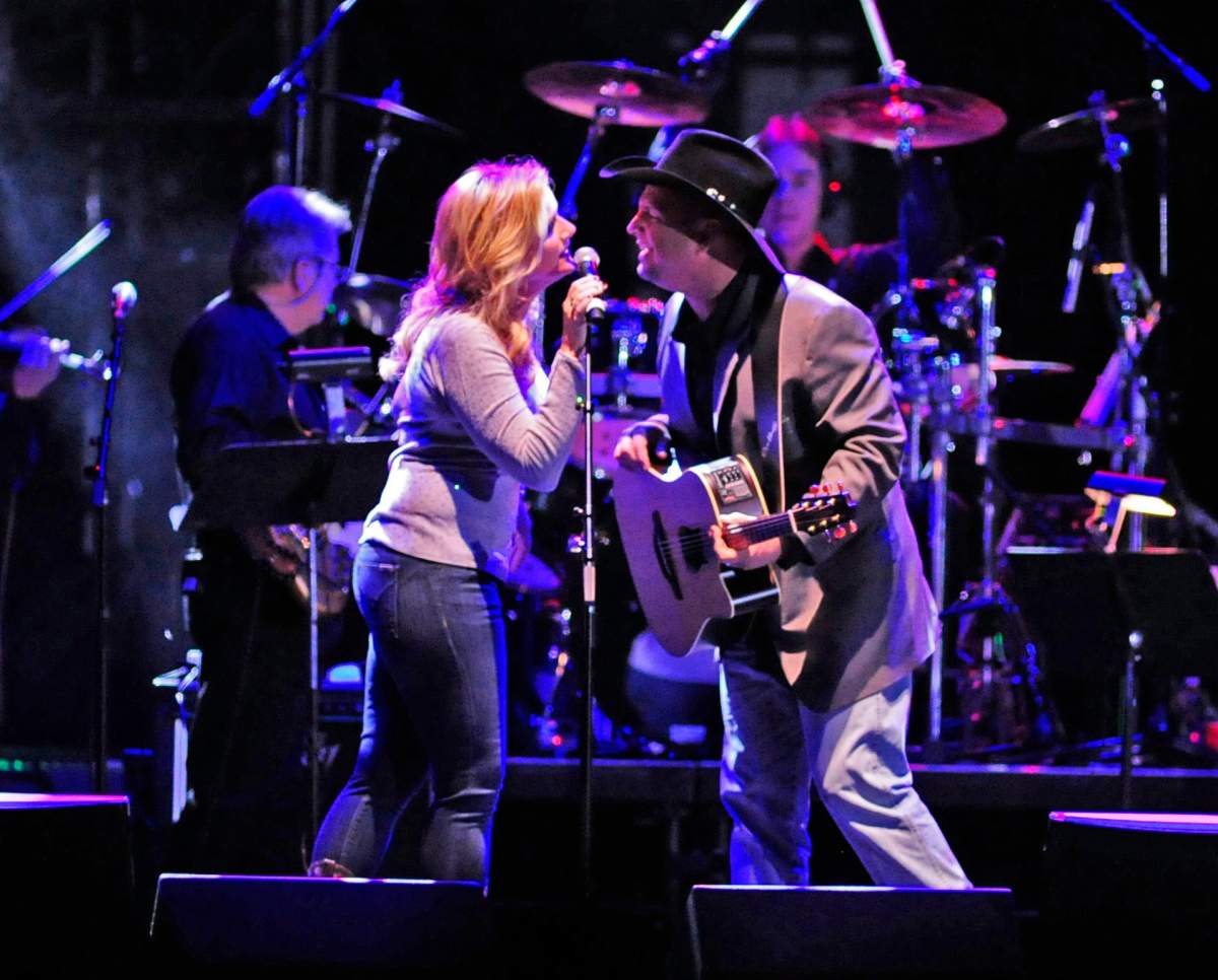 Trisha Yearwood and Garth Brooks perform at the tribute concert for the late George Jones, Friday, Nov. 22, 2013, in Nashville, Tenn. 