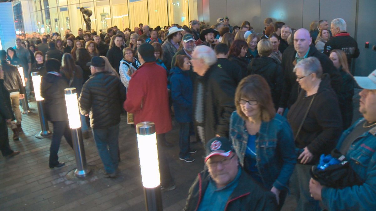 In Photos: Sea of Garth Brooks fans fill downtown Edmonton between ...