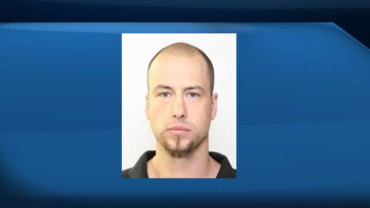 Police describe 40-year-old Edward Currie as a "convicted violent offender, including violence within intimate relationships." .