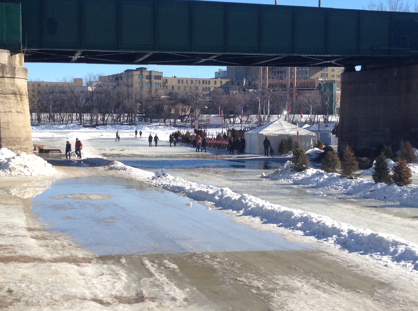 is the forks open today