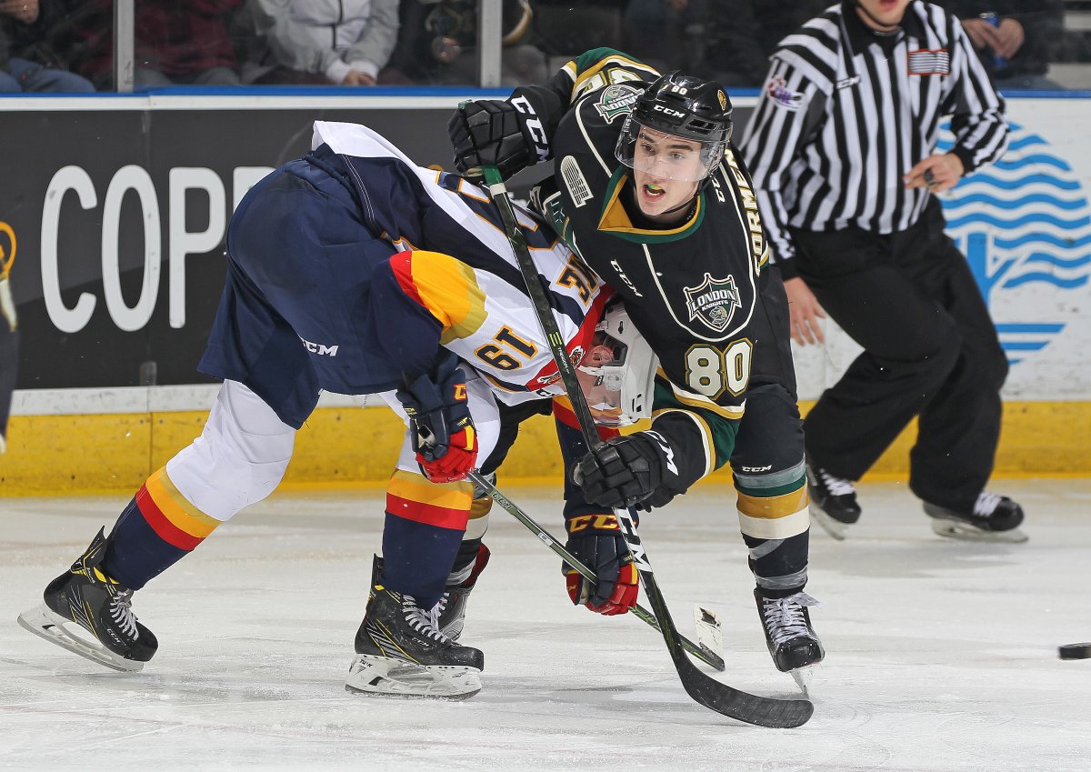 Alex Formenton #80 of the London Knights battles against Dylan Strome #19 of the Erie Otters during an OHL game at Budweiser Gardens on January 27, 2017 in London, Ontario, Canada. The Otters defeated the Knights 5-3.(Photo by Claus Andersen/Getty Images).