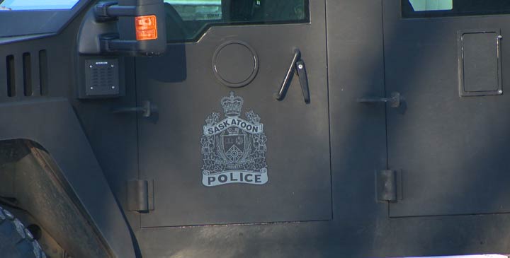 Saskatoon police say a standoff with man armed with butcher knife ended peacefully Friday night in the Confederation Park neighbourhood.
