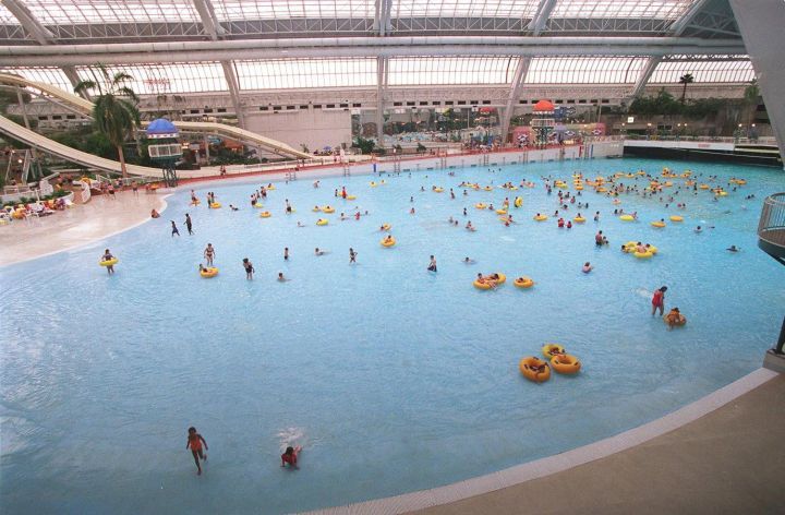 West Edmonton Mall Closes Waterpark Galaxyland In Response To Covid 19 Edmonton Globalnews Ca