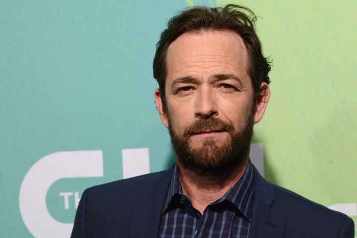 Luke Perry urges people to get colonoscopies after cancer scare - image