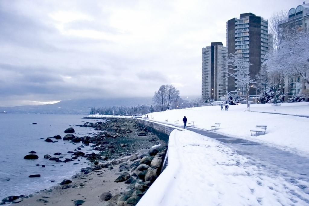 Last winter Vancouver had many snowy days.