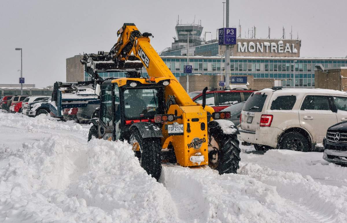 Pierre Elliott Trudeau Airport employees were out clearing snow-covered cars to make things a little easier for travellers, Thursday, March 16, 2017.