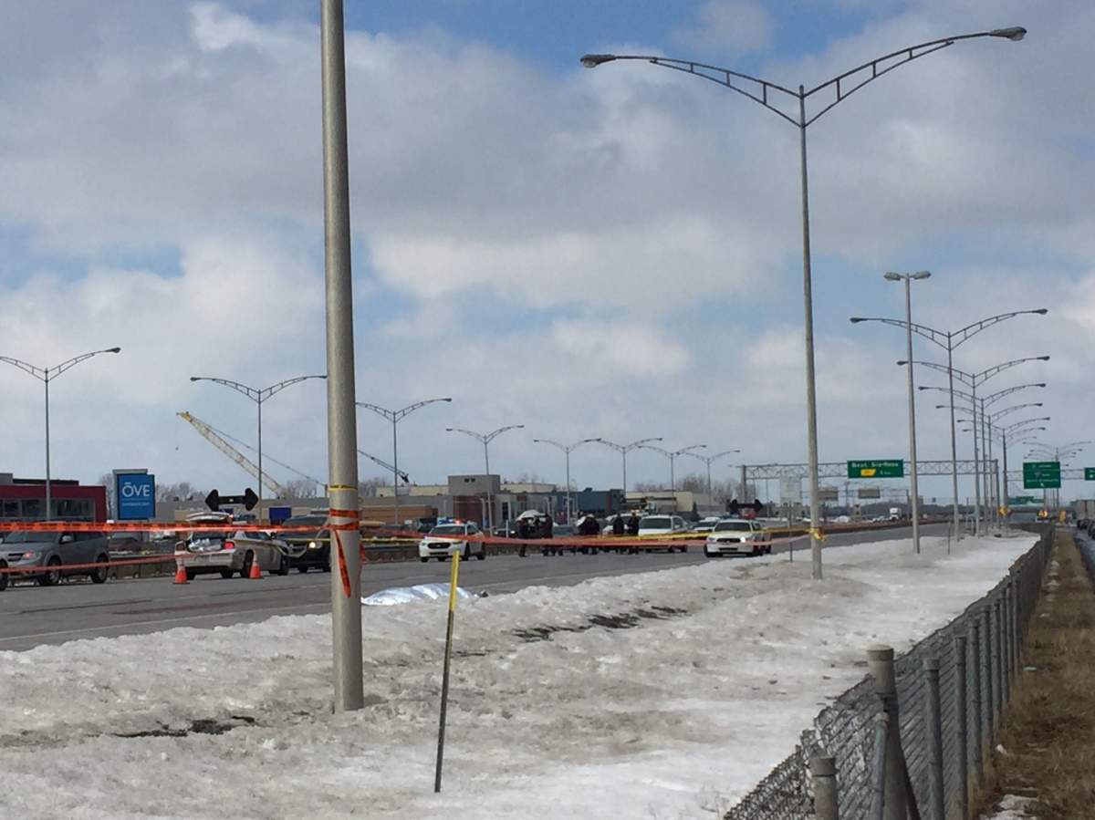 The Sûreté du Québec (SQ) are investigating after the body of a man was found on Autoroute 13, Tuesday, March 21, 2017.