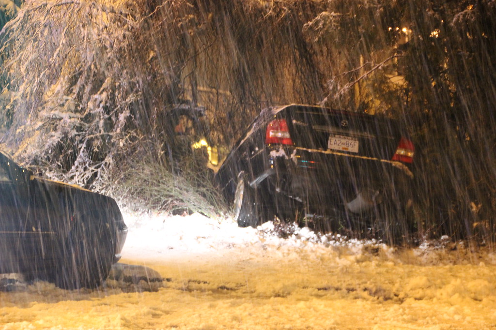 Snow, freezing rain causing problems on Metro Vancouver roads Monday