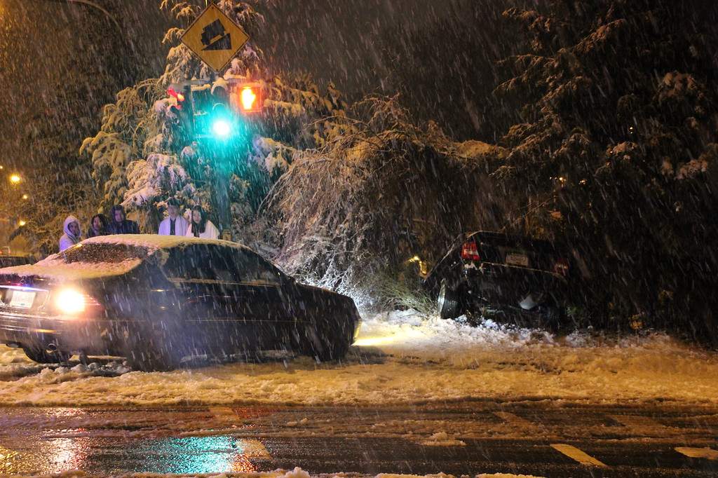 Snow, freezing rain causing problems on Metro Vancouver roads Monday ...