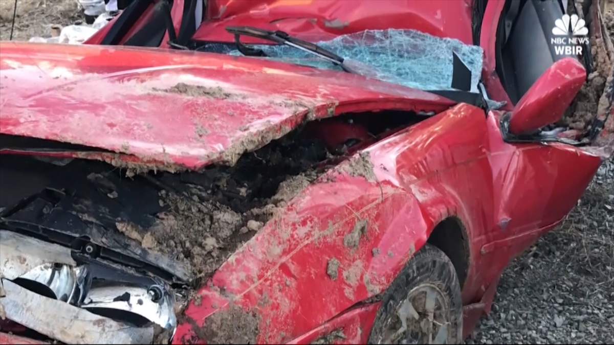 Car crash victim proposes to girlfriend in emergency room - image