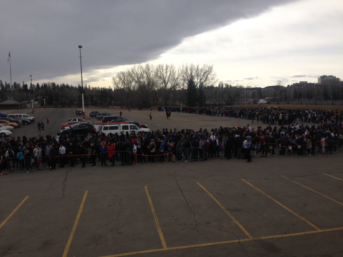 Thousands line up early for Calgary youth hiring fair at Stampede Park