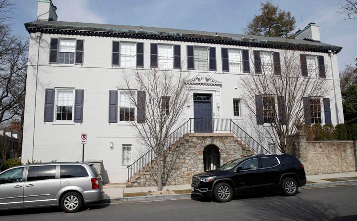 Residents of a posh Washington neighbourhood say the
Trump clan doesn't make for very good neighbours. 