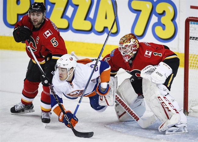 Sean Monahan leads Flames past Islanders 5-2, Calgary wins seventh straight - image