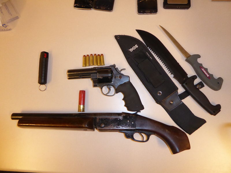 Toronto police allegedly seized firearms and weapons in an investigation in Scarborough, Saturday night.