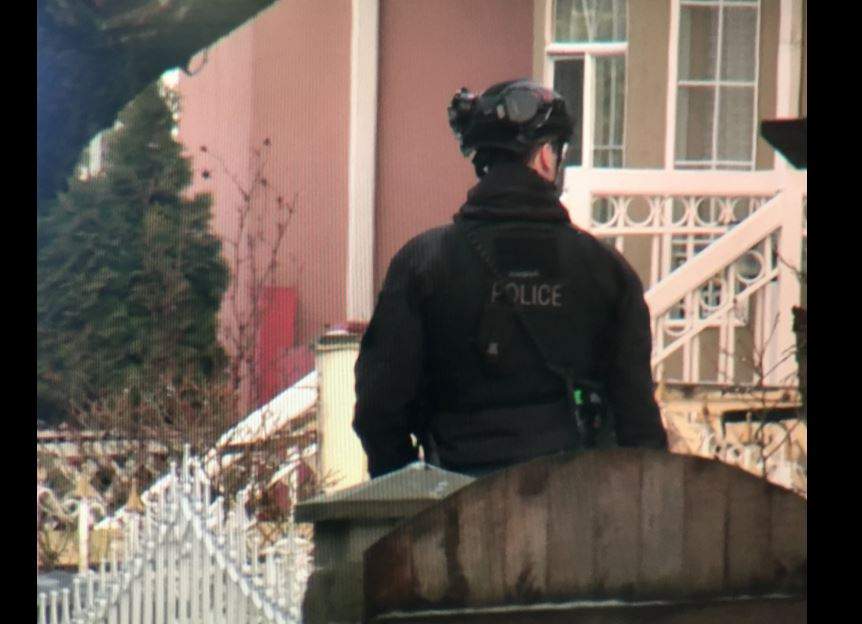 4 people arrested after shots fired at Vancouver Police officers - image