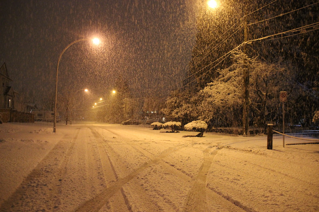 Snow, freezing rain causing problems on Metro Vancouver roads Monday ...