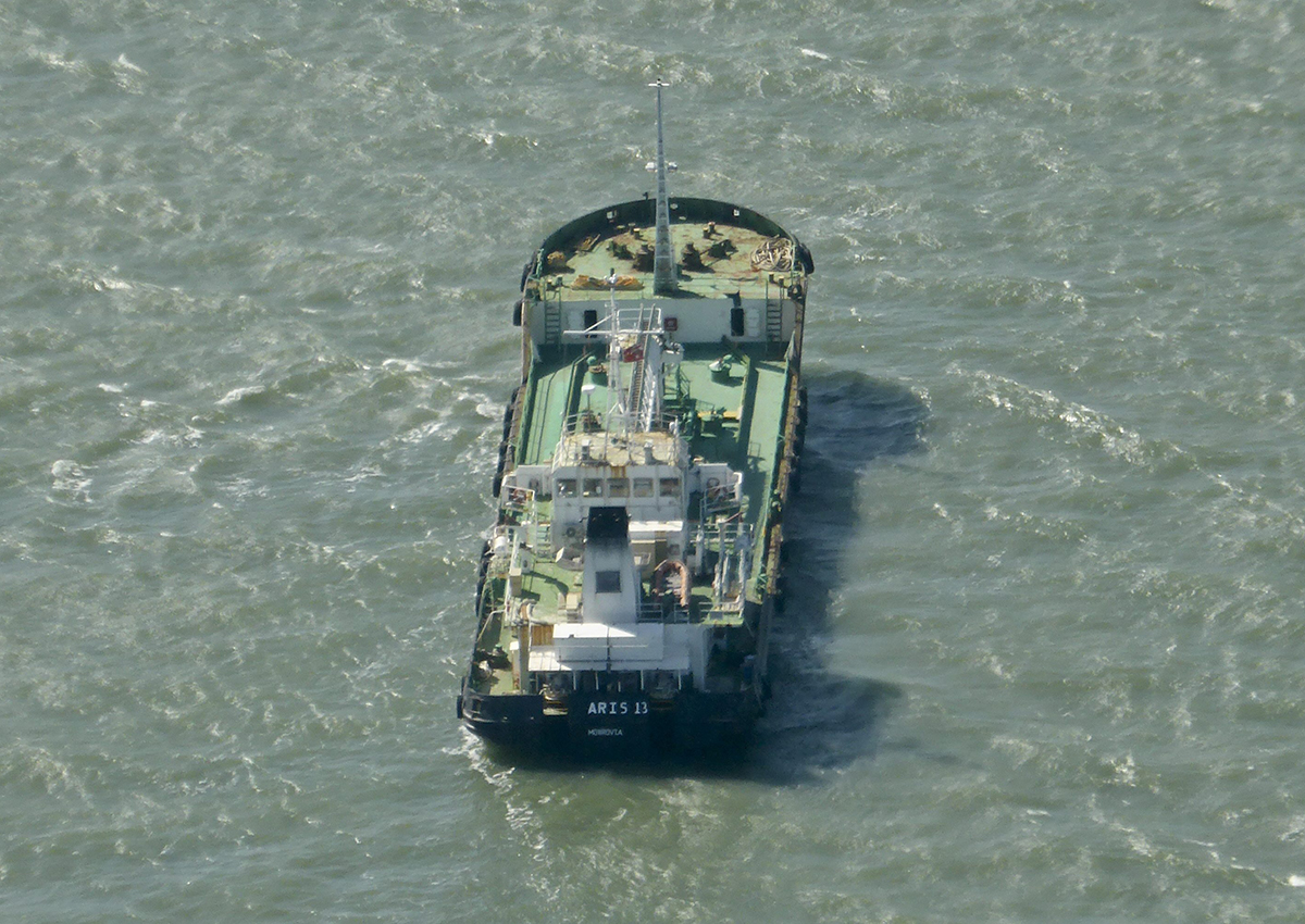 Somali pirates demand ransom for oil tanker, EU force says - National ...