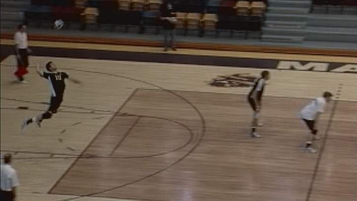 Toon van Lankvelt serves for the Manitoba Bisons in 2007.