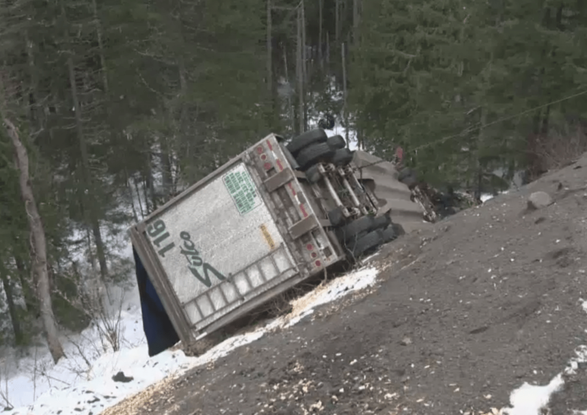 Truck driver trapped inside wreckage for 2 days dies: family - image