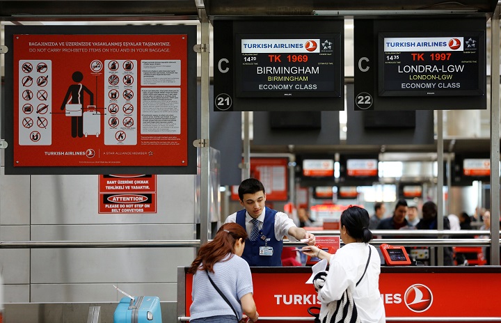 Passengers check-in for UK bound flights at a Turkish Airlines counter at Ataturk International airport in Istanbul, Turkey, March 24, 2017. REUTERS/Murad Sezer.