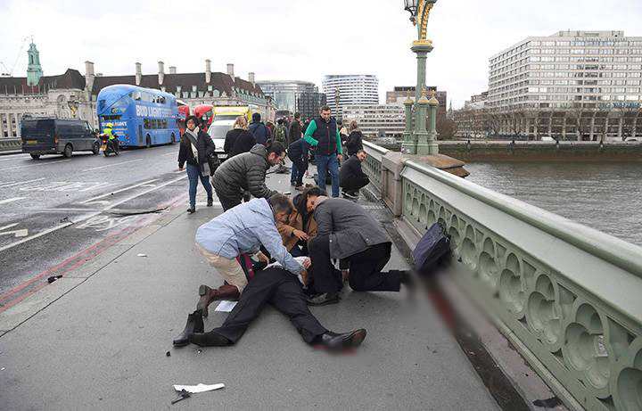 Injured people are assisted to after an incident on Westminster Bridge in London, March 22, 2017.