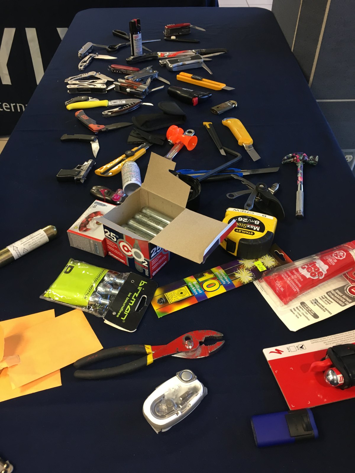 Kelowna airport passengers still trying to bring knives, other banned items past security