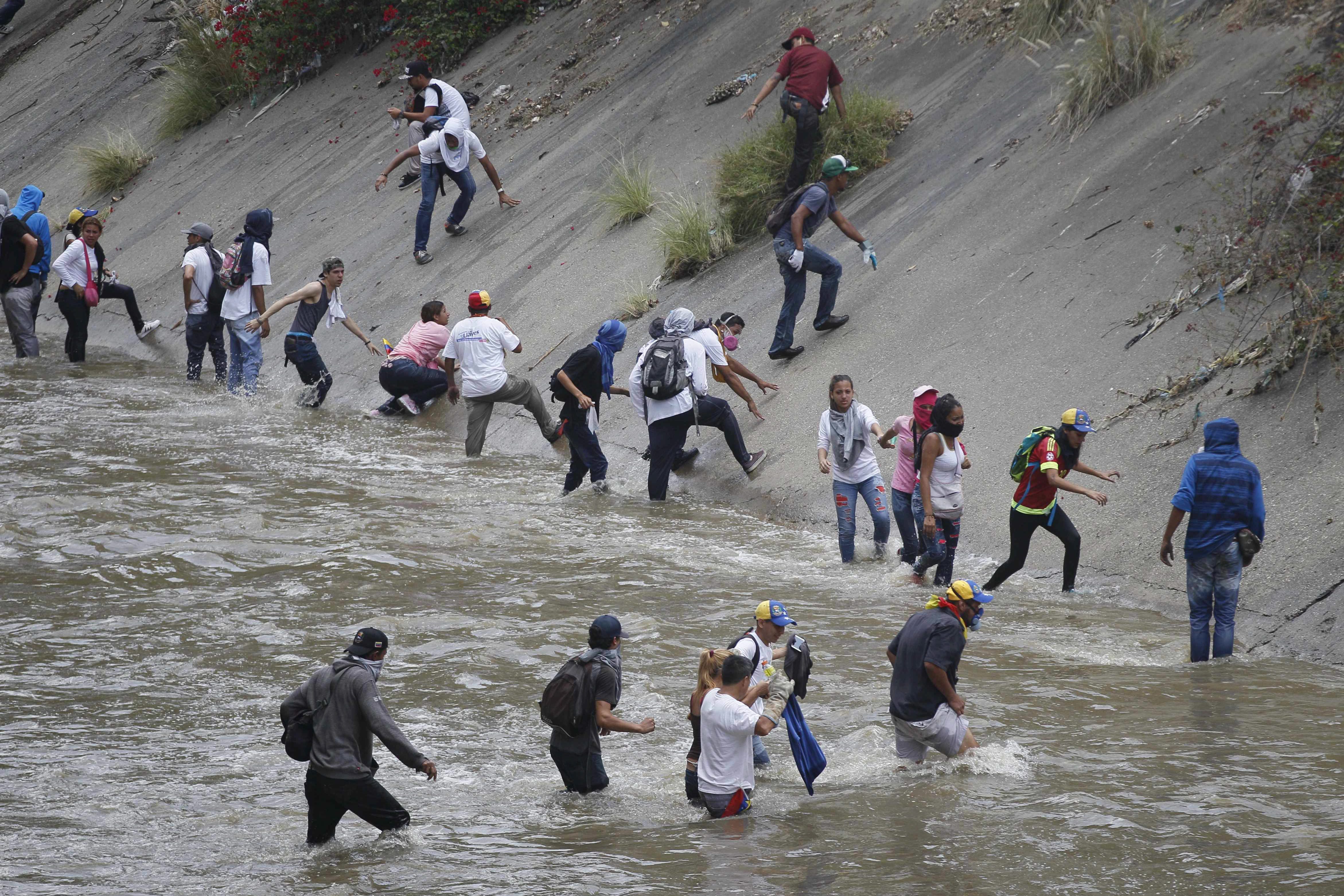 2 Killed In Violent Massive Anti Government Marches In Venezuela   15296538 