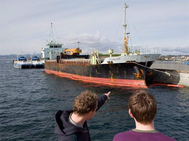 Accused smugglers just lending a hand: lawyer - image