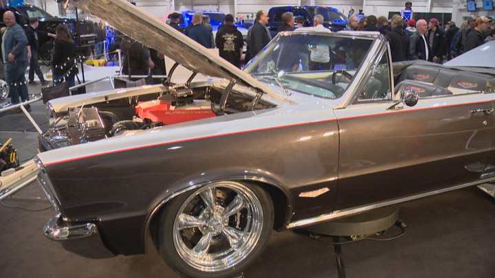 Thousands turn out for the Draggins annual rod and custom car show at Prarieland Park.
