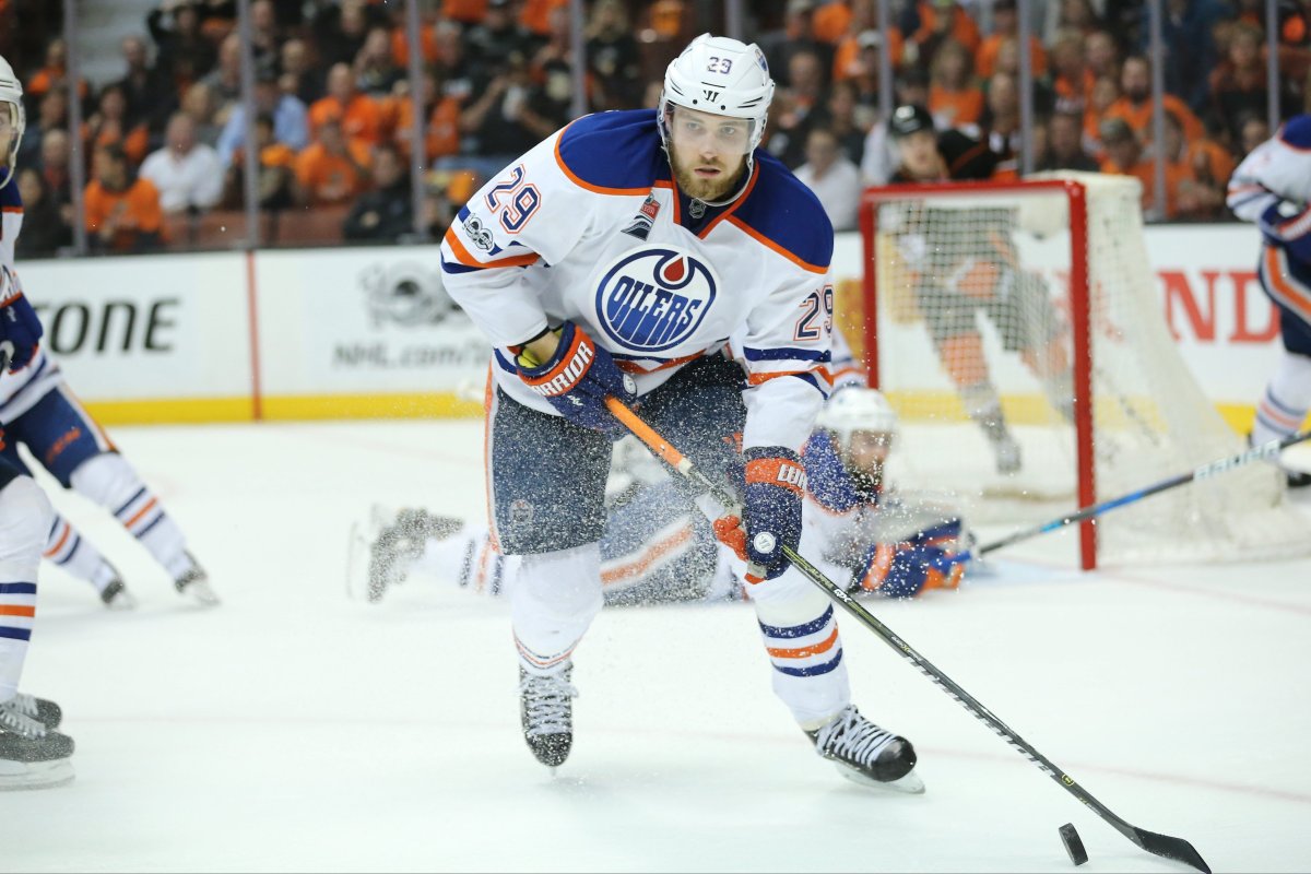 Edmonton Oilers center Leon Draisaitl gains control of the puck after a missed Ducks opportunity to score in the third period in the game between the Edmonton Oilers and Anaheim Ducks, Honda Center in Anaheim, CA, Stanley Cup Play-Offs, Round 2, Game 1 NHL Oilers vs Ducks, Anaheim, USA - 26 Apr 2017.