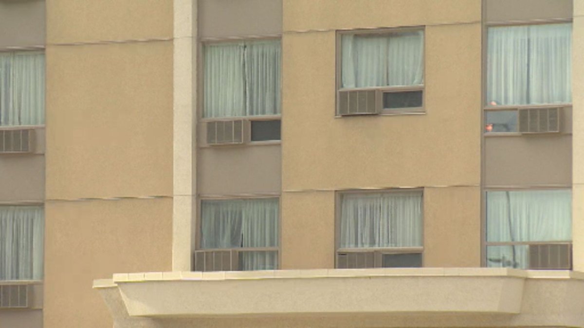 The Manitoba government has stopped tracking the
controversial use of hotel rooms to house kids seized by
child-welfare workers.

