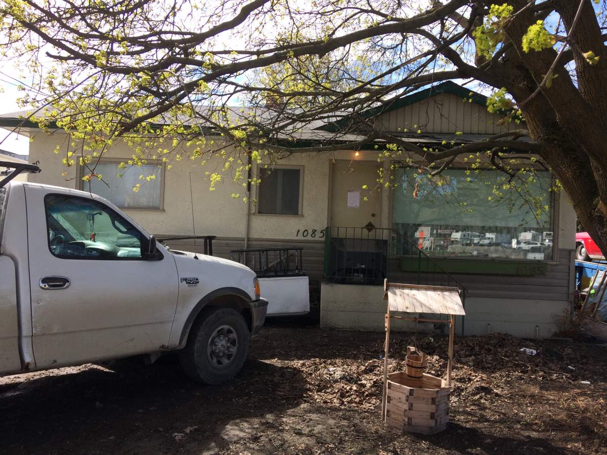 Phone negotiations end police standoff at McCurdy Road home in Kelowna.
