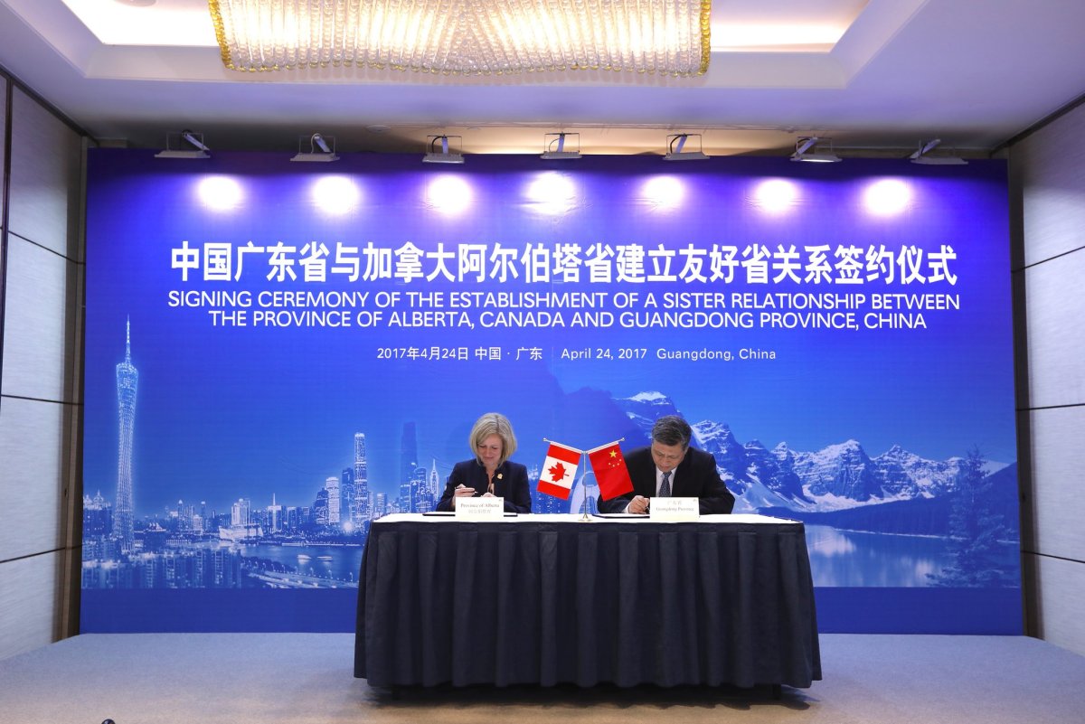 Alberta Premier Rachel Notley and MA Xingrui, Governor of Guangdong, signing the agreement to create a sister-province relationship. Monday, April 24, 2017.