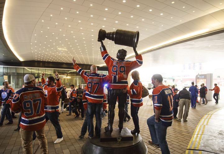 Photos: Edmonton Oilers fans flock to Rogers Place for Game 5
