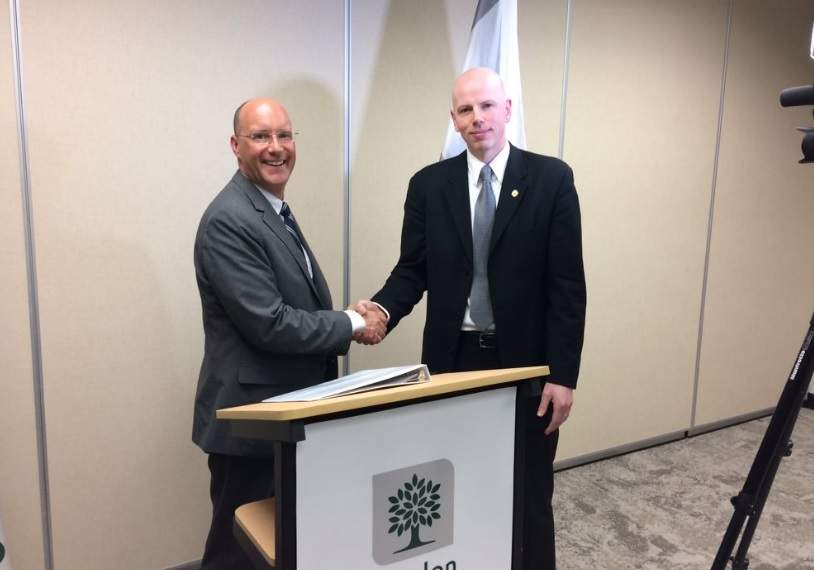 Mayor Matt Brown shakes hands with LPFFA President Jason Timlick.