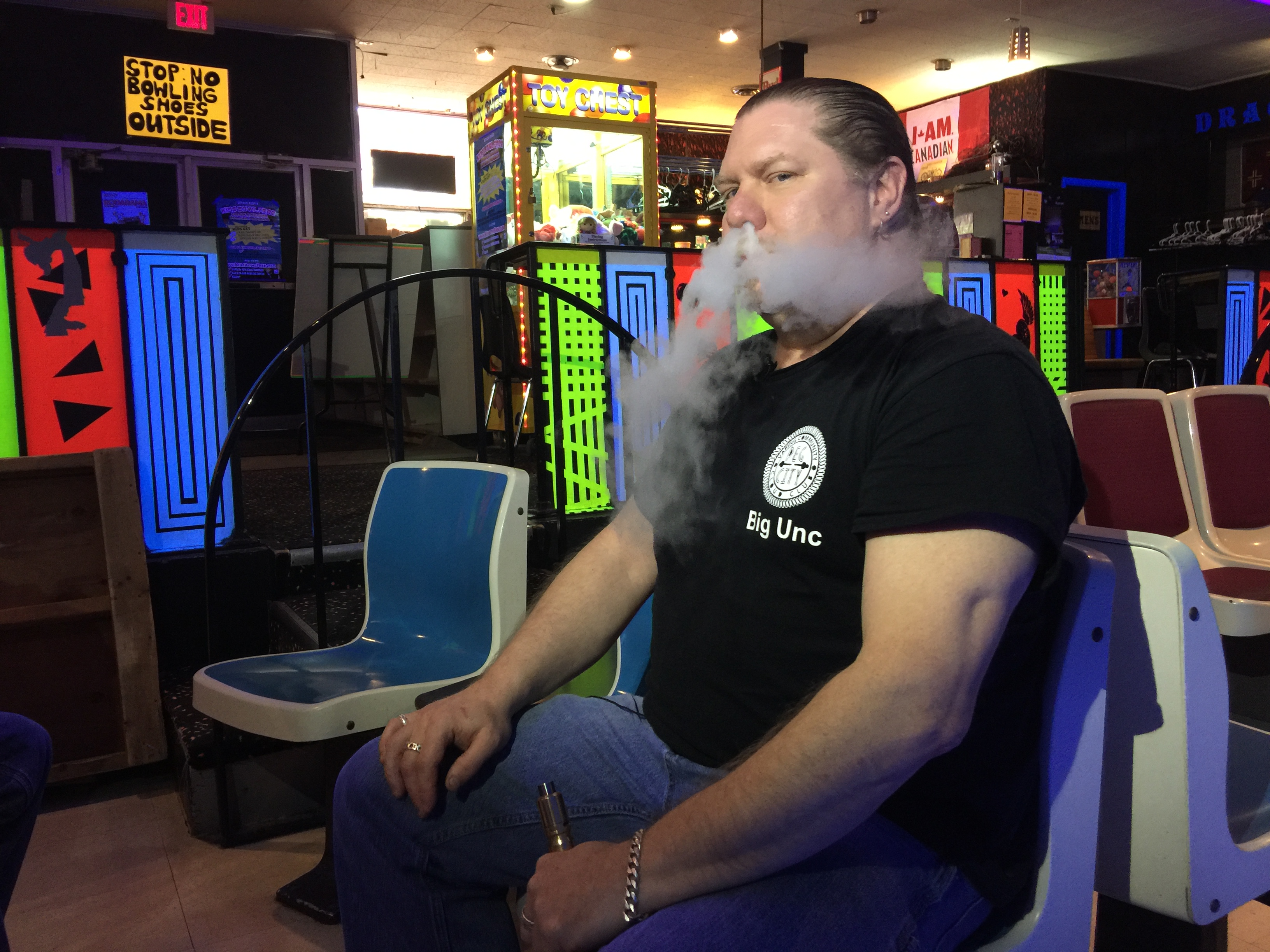 Winnipeg bowling alley offering 'Glow and Vape' night once a week -  Winnipeg | Globalnews.ca