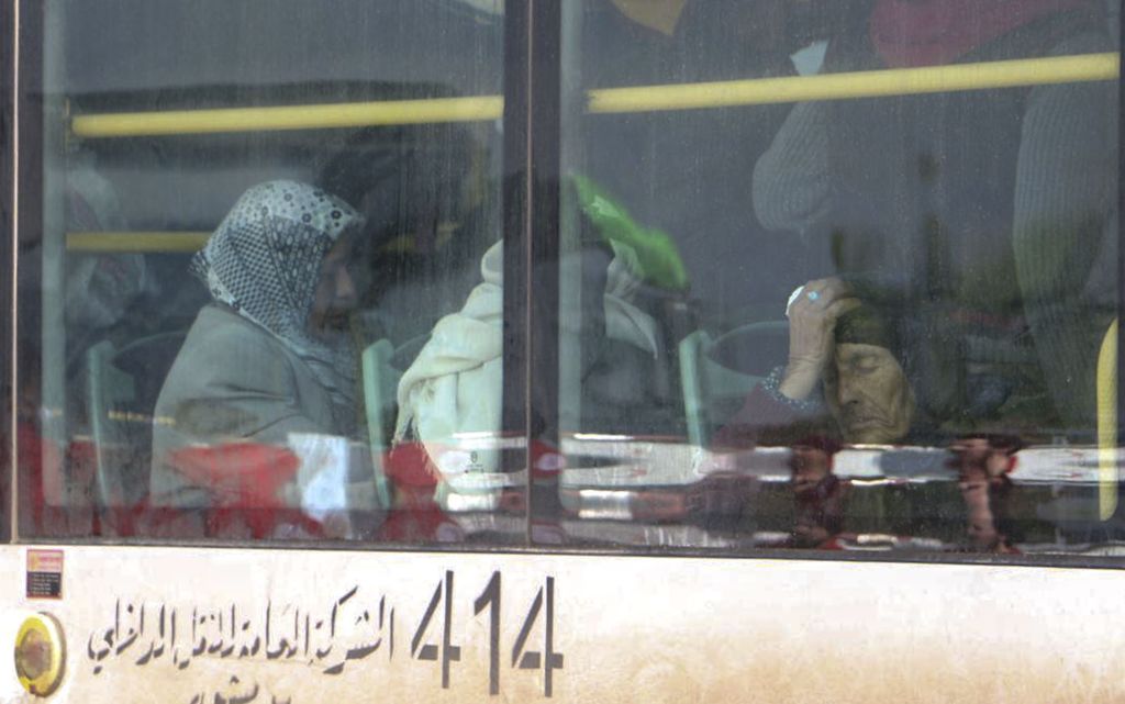 ALEPPO, SYRIA - APRIL 14 :  Syrian regime supporters arrive at Syria's Rashidin area under deal between regime and opponents on April 14, 2017.  (Photo by Aref Wated/Anadolu Agency/Getty Images).
