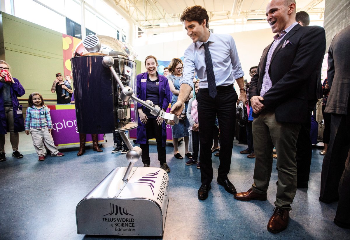 Prime Minster Justin Trudeau meets a robot while visiting with families at the TELUS World of Science, to highlight the Canada Child Benefit, in Edmonton on Saturday, May 20, 2017. THE.