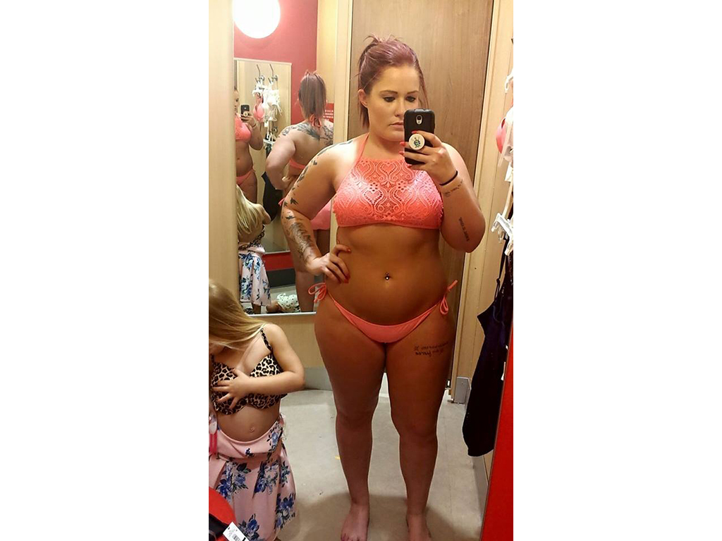 Mom’s bikini selfie with daughter goes viral for all the right reasons - image