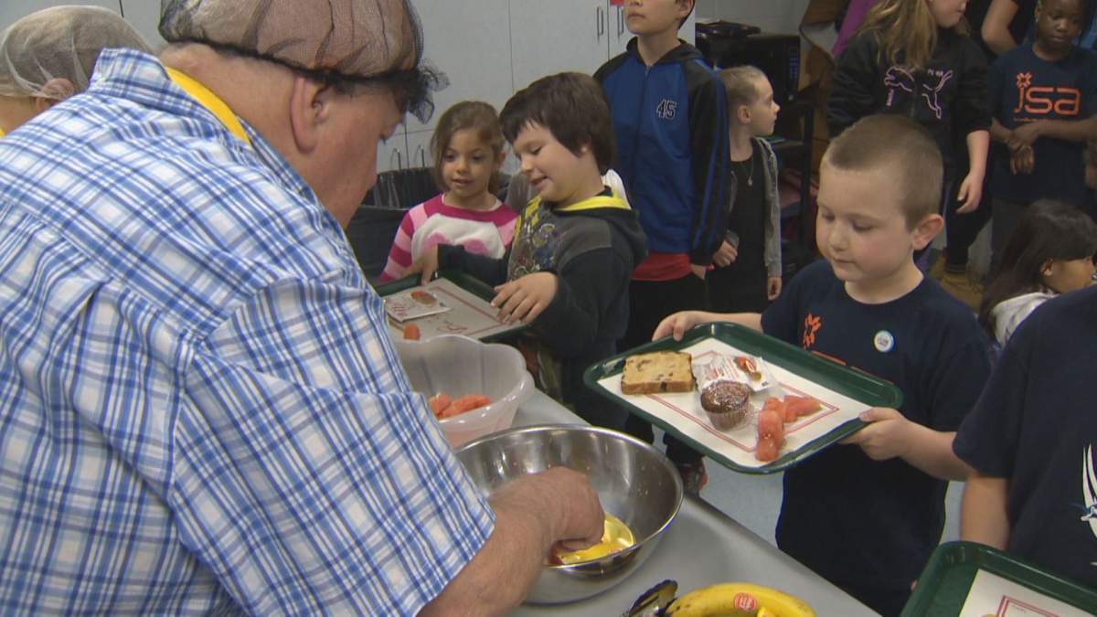 Students from École Jardin-des-Saints-Anges in Lachine were joined by Mikaël Kingsbury and Denis Coderre for breakfast before school, Friday, May 26, 2017.