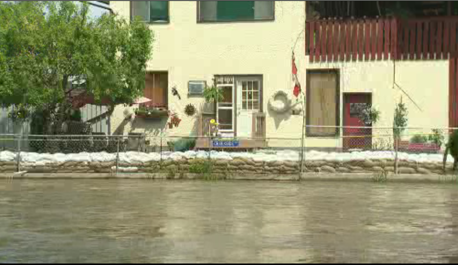 Rising Mission Creek in Kelowna puts  nearby residents under evacuation alert.