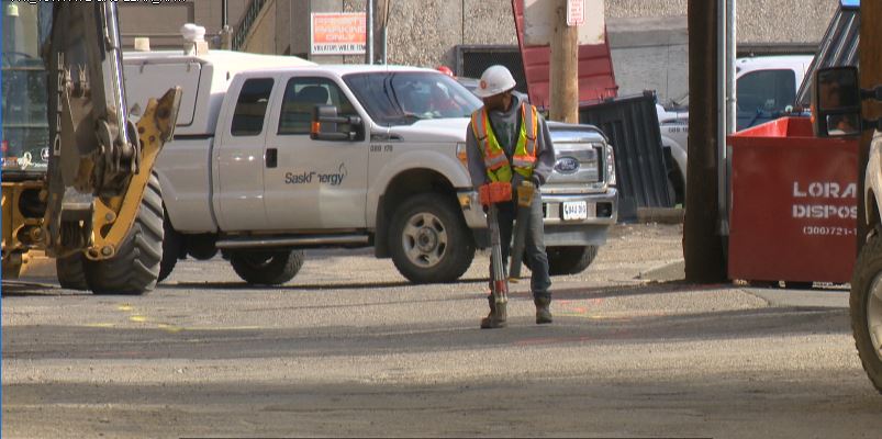 Technicians work to fix gas leak in a Regina back alley.