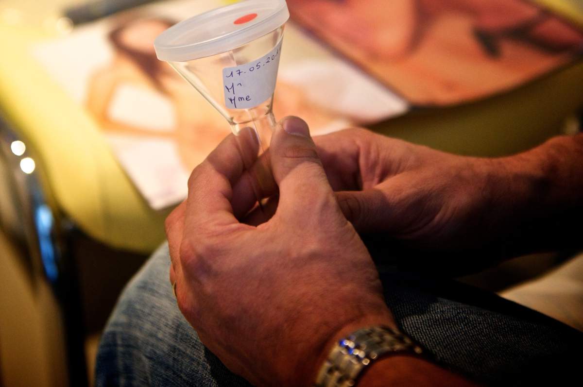 A man prepares to give a sperm sample.