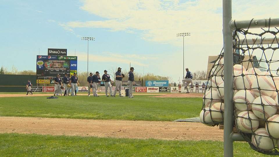 Lincoln Saltdogs blow out Winnipeg Goldeyes to even series - Winnipeg ...