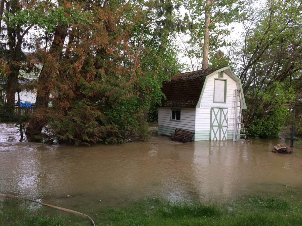 ‘All-hands-on-deck’ for sandbagging in Lake Country - image