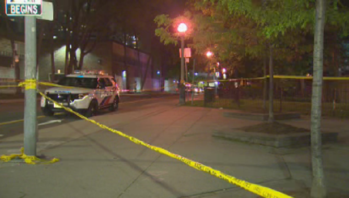 Police are investigating after a robbery in downtown Toronto late Sunday night. Global News/Jason Scott.