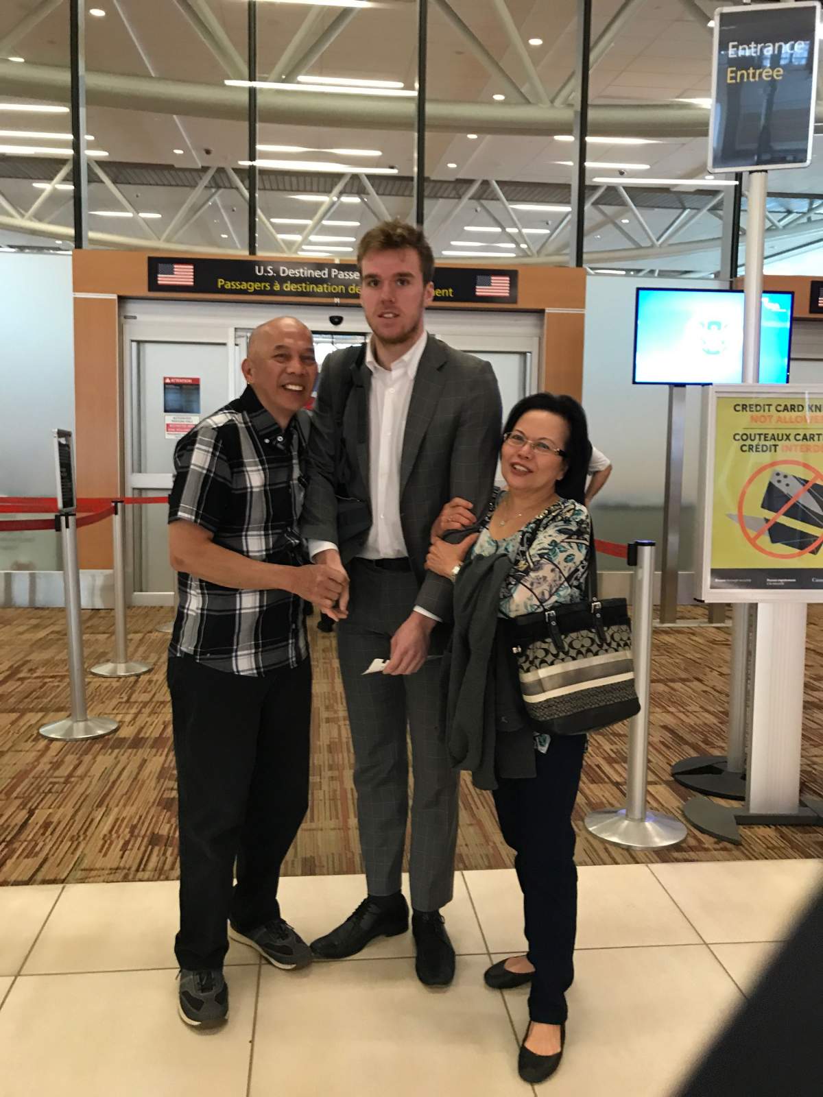 FIRST PERSON: My friend’s parents met Connor McDavid today, and the photo is fantastic - image